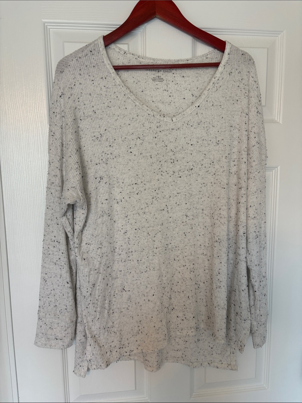 American Eagle Outfitters Speckled Light Gray V-Neck Long Sleeve Top